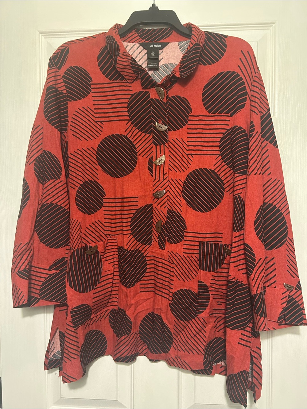 Ali Miles Button-Front Women's Shirt with Black Geometric Circles
